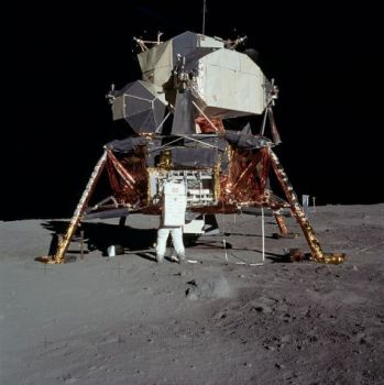 Personne n’oserait pourtant prétendre  que le module lunaire s’est assemblé de lui-même par le plus pur des hasards !