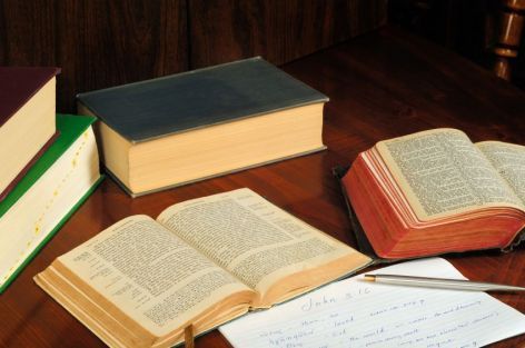 Ressources pour étudier la Bible – par où commencer ?