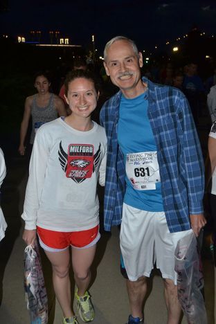 <p><em>Mike et sa fille Erica se préparent pour un départ matinal.</em></p>