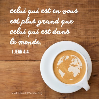 Vous, petits enfants, vous êtes de Dieu, et vous les avez vaincus, parce que celui qui est en vous est plus grand que celui qui est dans le monde.
