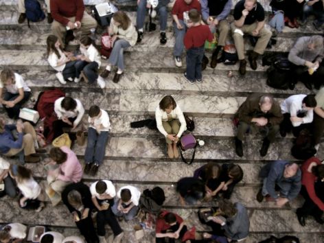 On peut être seul, même au milieu d'une foule.