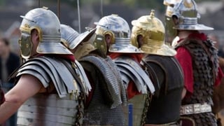 Le casque du salut